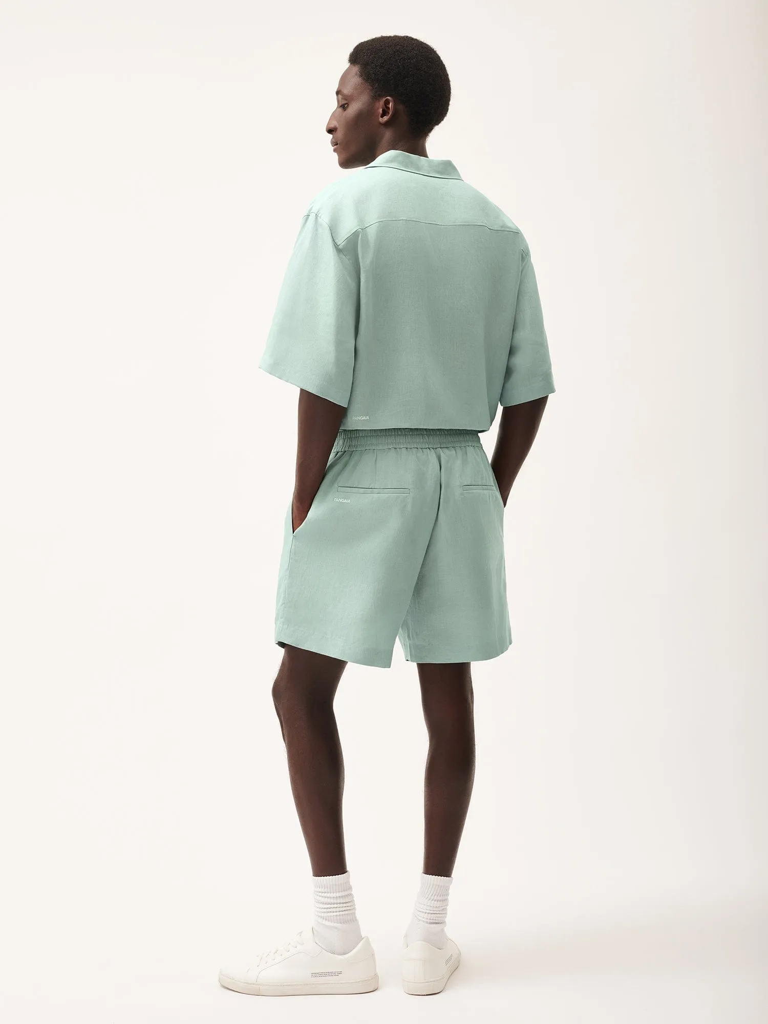 Mens DNA Aloe Linen Mid Length Shorts—eucalyptus blue