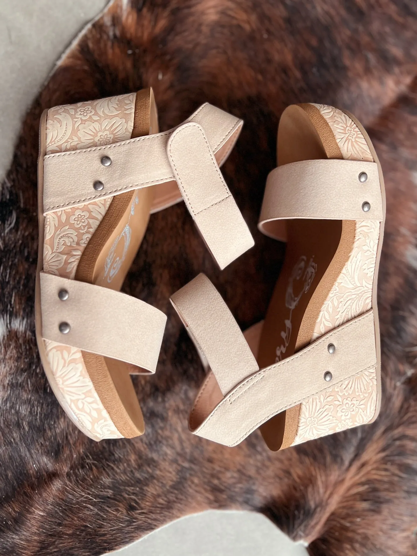 Very G Rich Nude Flower Wedge