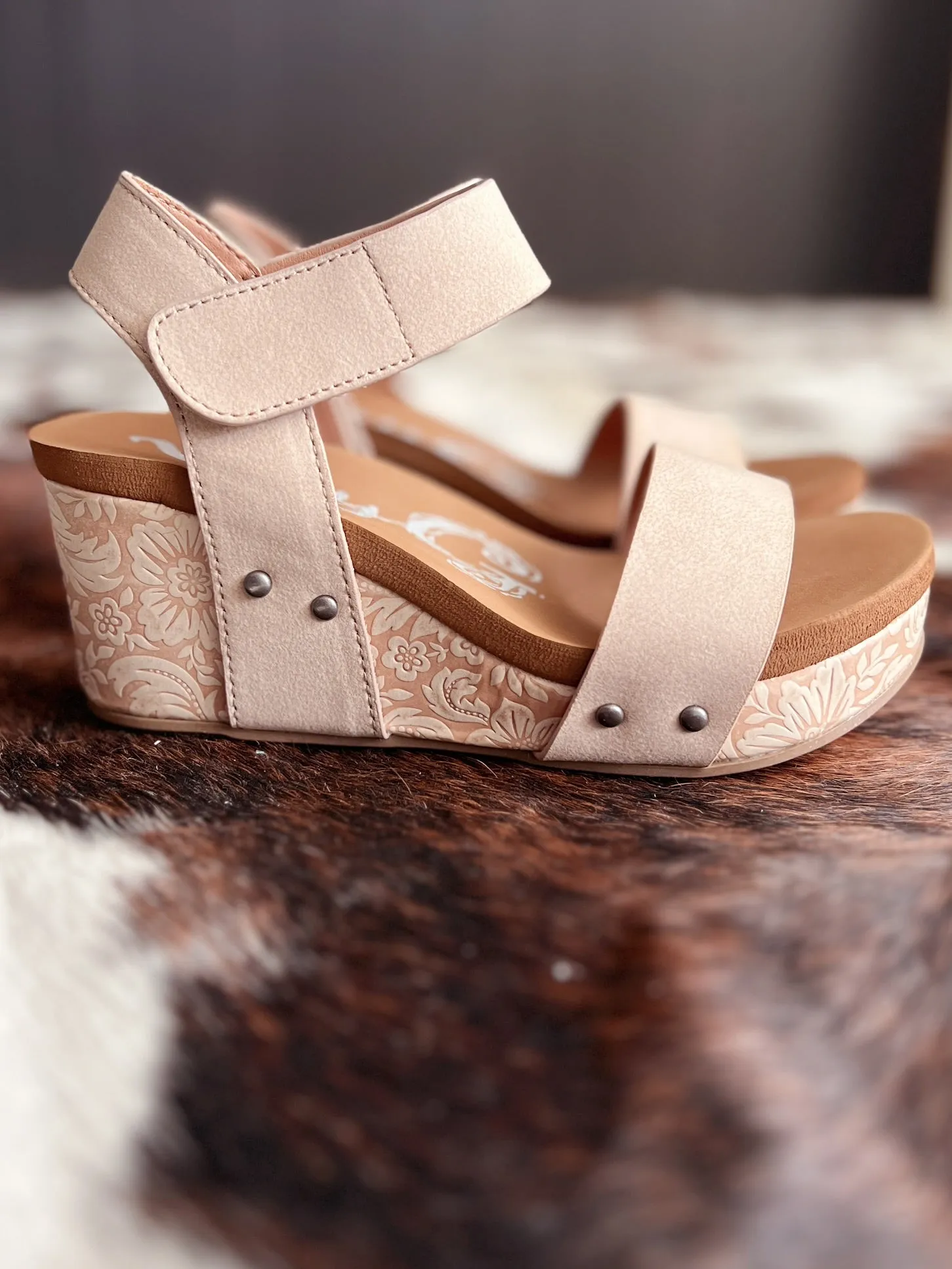 Very G Rich Nude Flower Wedge
