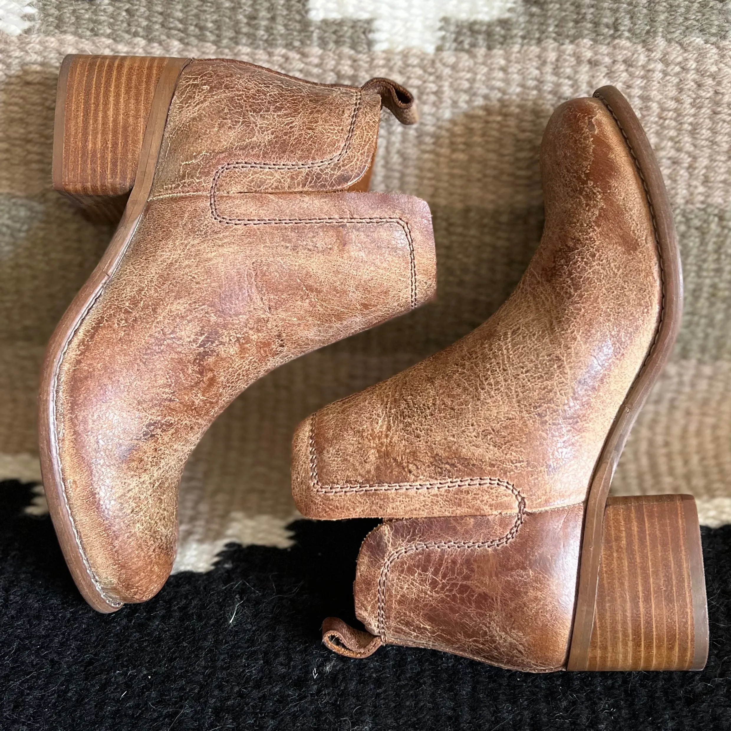 Win Doe Tan Booties*