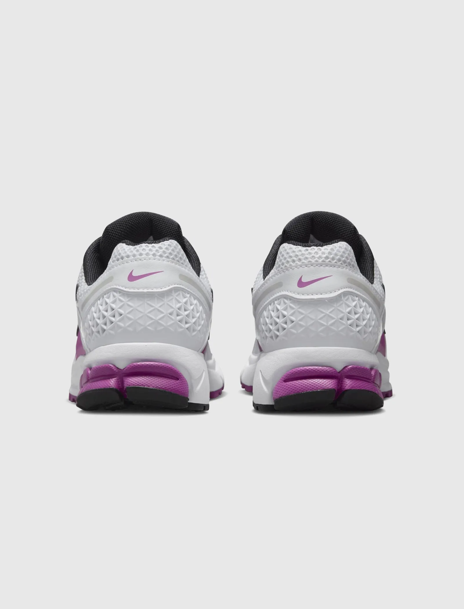 WOMEN'S NIKE ZOOM VOMERO 5 HOT FUCHSIA